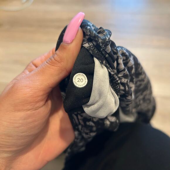 Lululemon Align High-Rise Crop 21" Size 20 - Picture 4 of 4